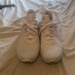 Size 11 off white adidas bounce sneakers